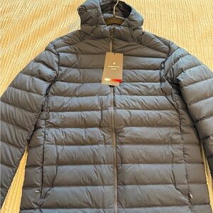 Men’s Lululemon Navigation Down Hoody in Navy in size Medium